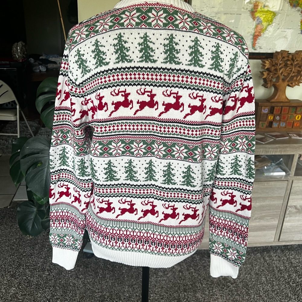 Men's Festive Crewneck Sweater with Reindeer and Tree Pattern - Picture 4 of 7
